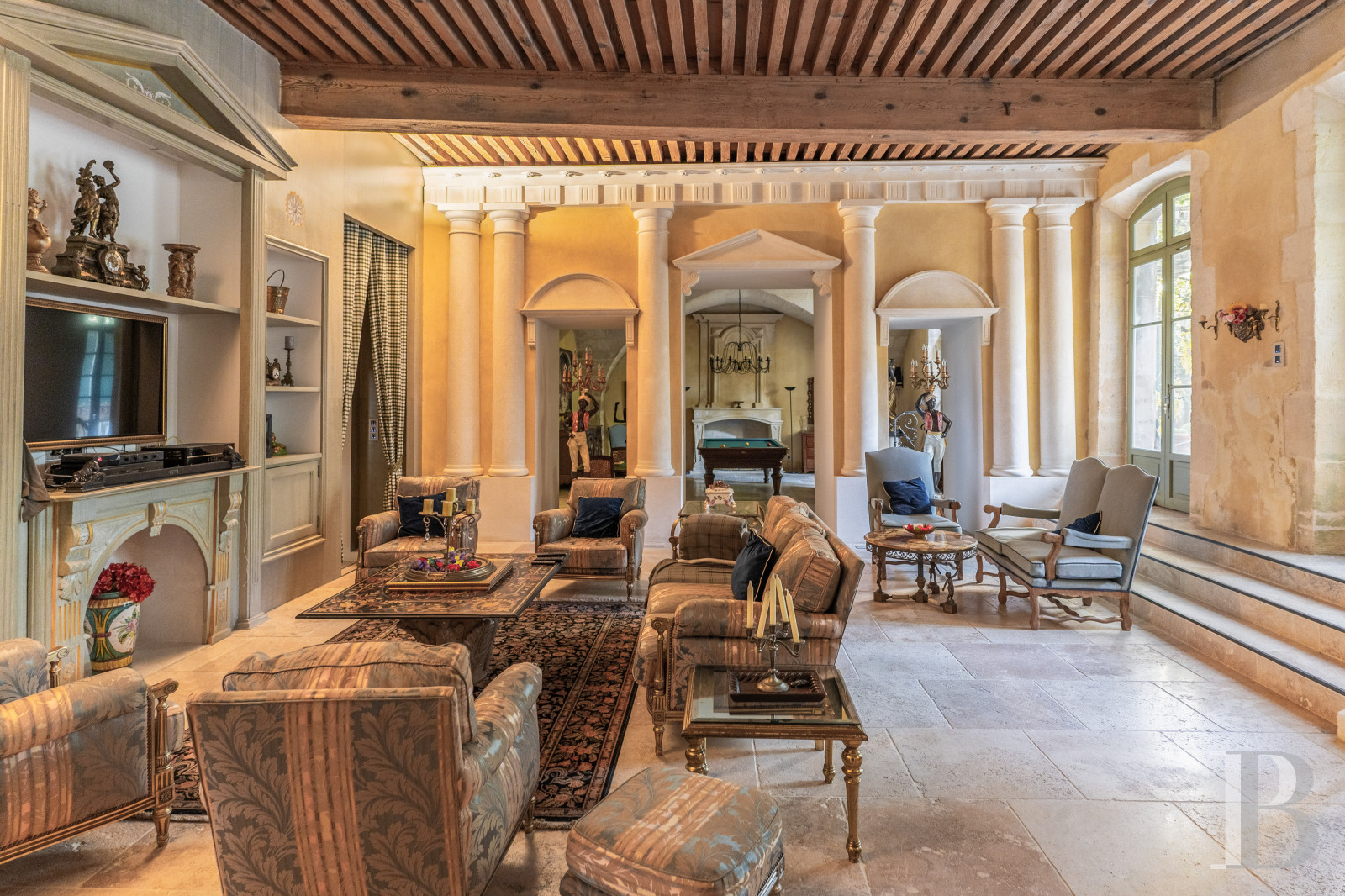 A flat in a private mansion in the Arles Mannerist style in Tarascon, the emblematic city of the Counts of Provence - photo  n°13